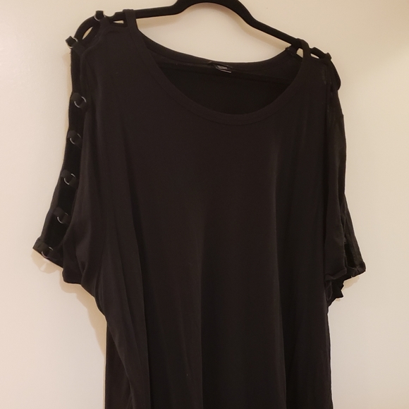 torrid Tops - Black opened short sleeve shirt with O rin…